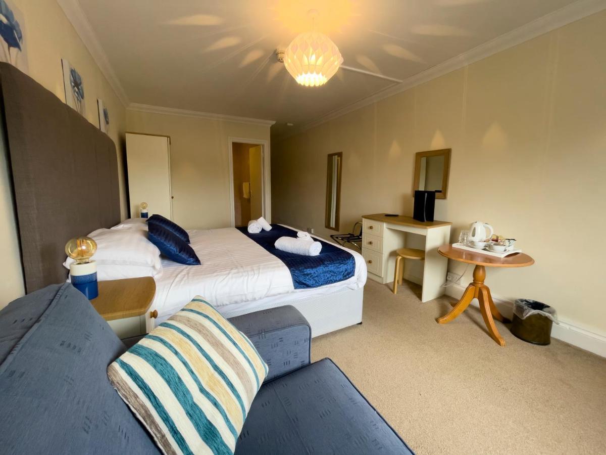 Hotel Llanina Arms à Llanarth  Extérieur photo