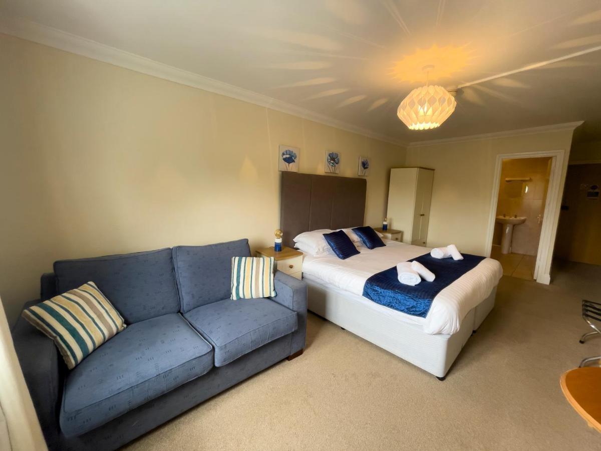 Hotel Llanina Arms à Llanarth  Extérieur photo
