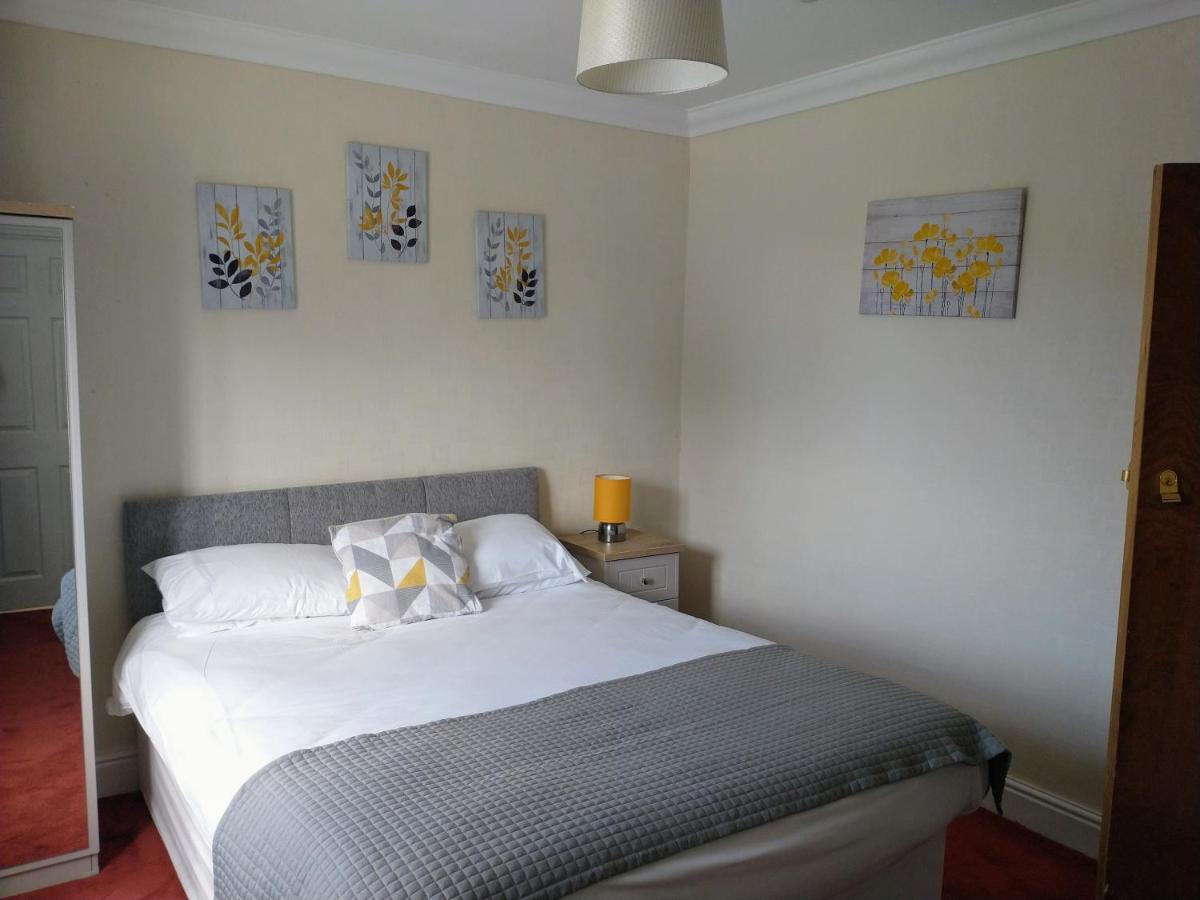 Hotel Llanina Arms à Llanarth  Extérieur photo