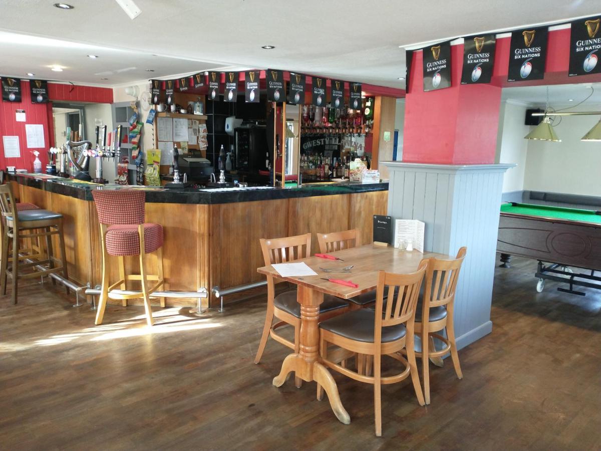 Hotel Llanina Arms à Llanarth  Extérieur photo